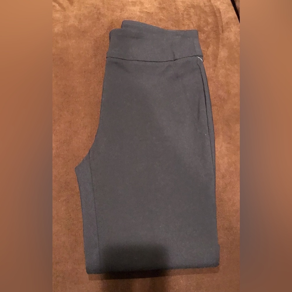 Roz and Ali Black Silver Beads On Ankles classic fit ankle length pant Size 4